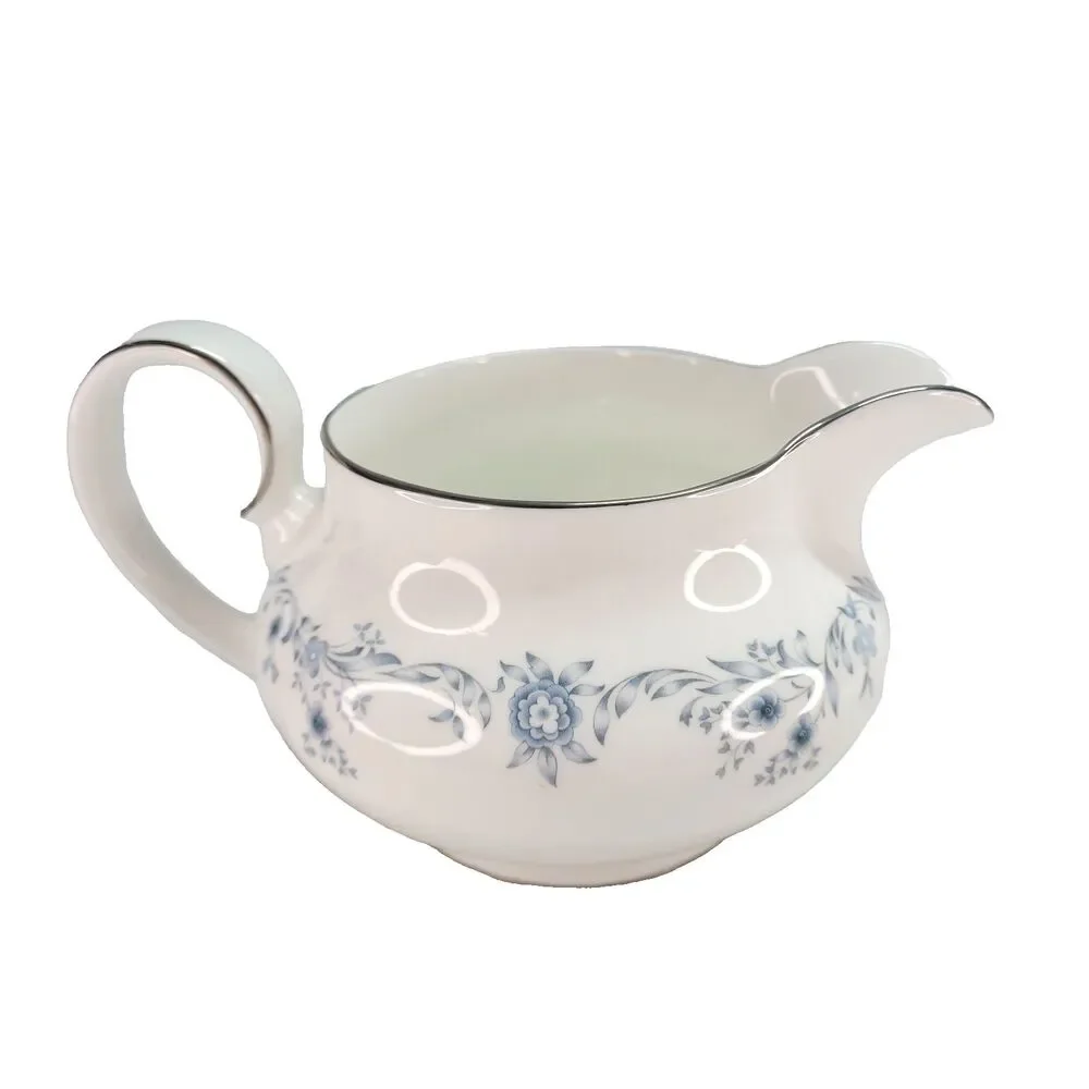 royal doulton Angelique Gravy Boat English Fine Bone‎ China England 4997 creamer